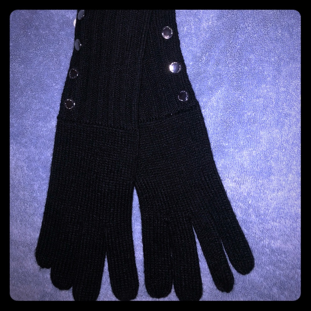 MICHAEL KORS BLACK WINTER GLOVES